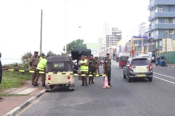 முச்சக்கரவண்டி பின் இருக்கையிலிருந்து ஆணொருவரின் சடலம் மீட்பு- கொழும்பில்  சம்பவம் ! 